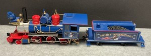Bachmann HO 2-6-0 Spirit of America Steam Locomotive, Tender & Passenger coach