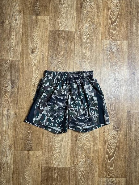 Men Gymshark Shorts Green 31 / M / 44