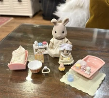 Calico Critters Sylvanian Families Baby Bathroom Set Bathtime w Mother