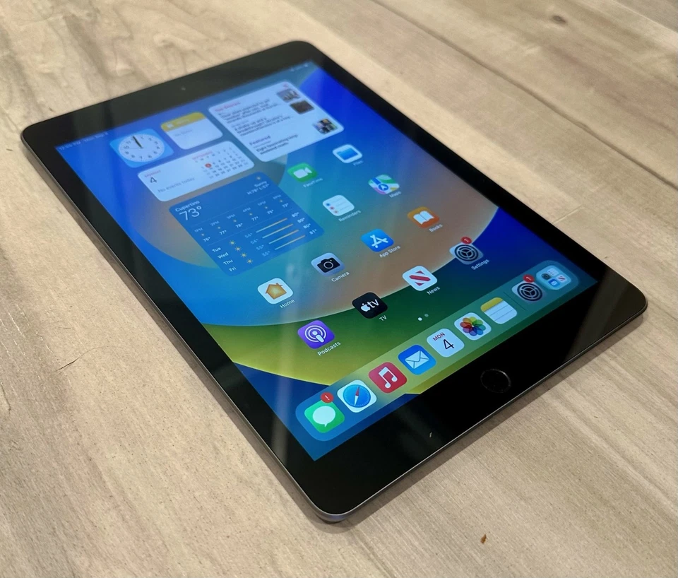 Apple iPad 6th Gen - 9.7" Display 32GB, Wi-Fi Grey Color with Bundle Accesories - Image 2 of 4