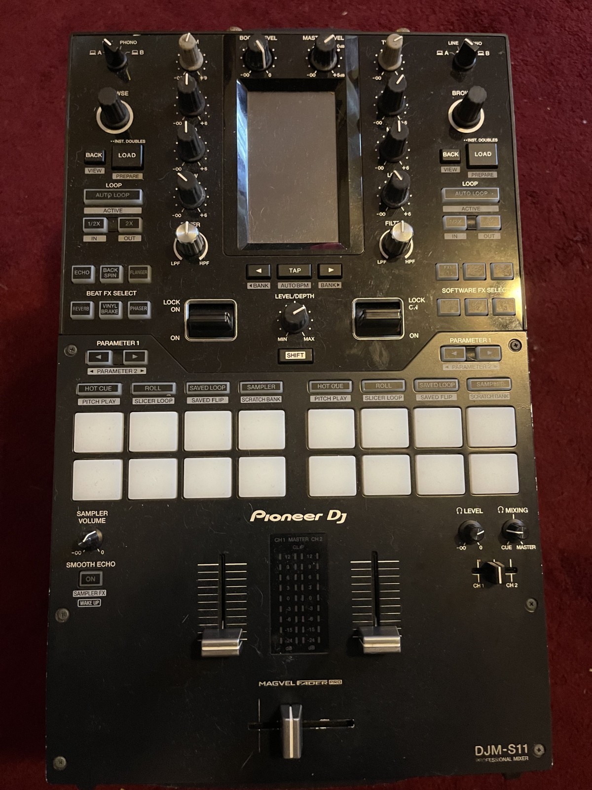 Pioneer DJ DJM-S11 2-Channel Battle Mixer Serato Rekordbox + Flight Case