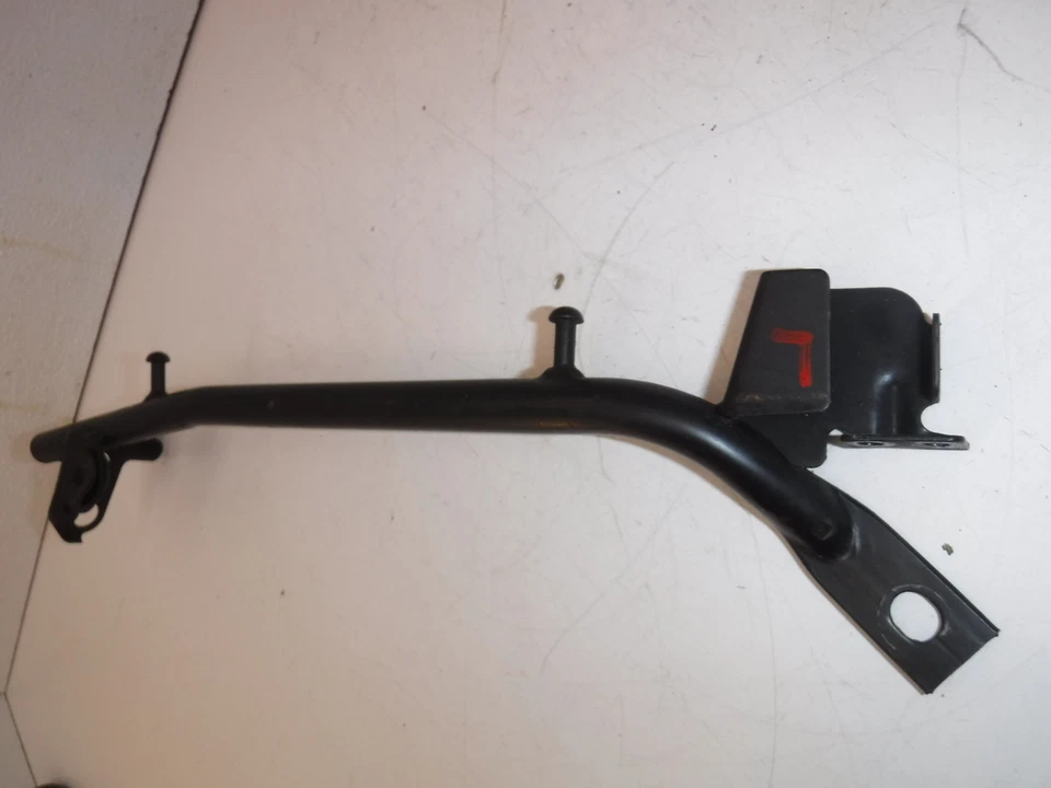 Suzuki GS500E 1993 soporte de montaje de guardabarros trasero izquierdo Foto 2 de 4