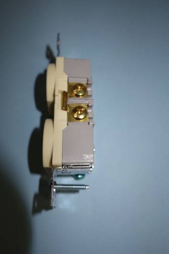 10 PACK Eaton BR15V 15-Amp 125-volt Outlet  Straight Blade Duplex Recpt IVORY - Picture 5 of 7