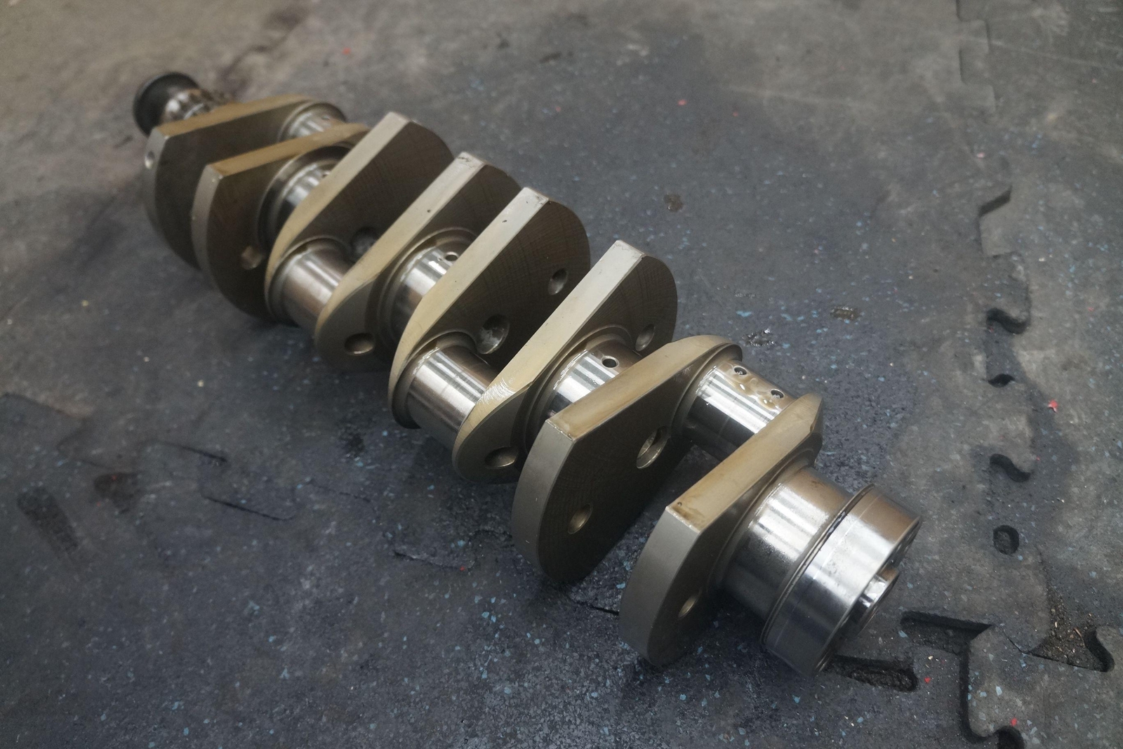 Engine Crank Crankshaft 234930 OEM Ferrari California 2010