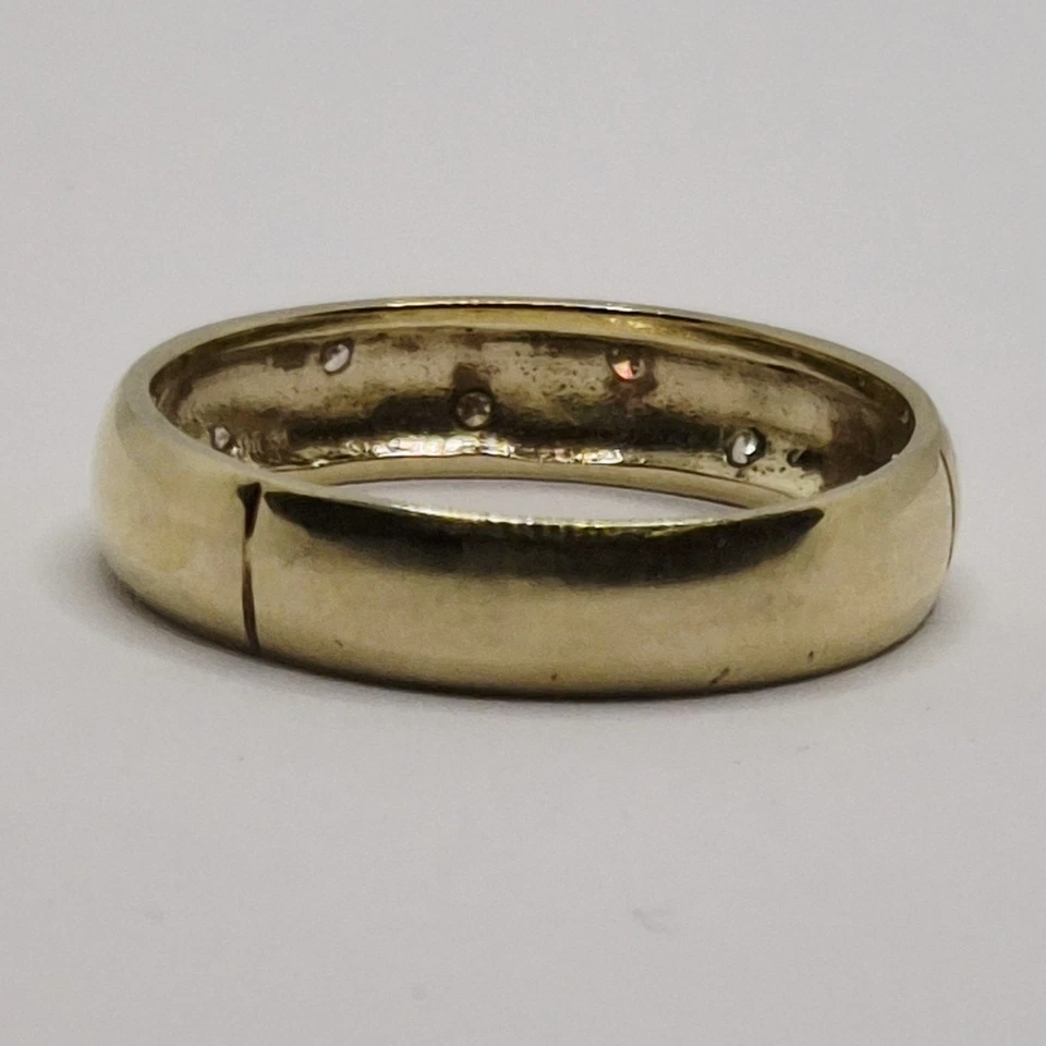 9ct Gold  Diamond  Half Eternity 4.5mm Band Yellow Gold 375 Ring Size O 3/4  - Image 3 of 4