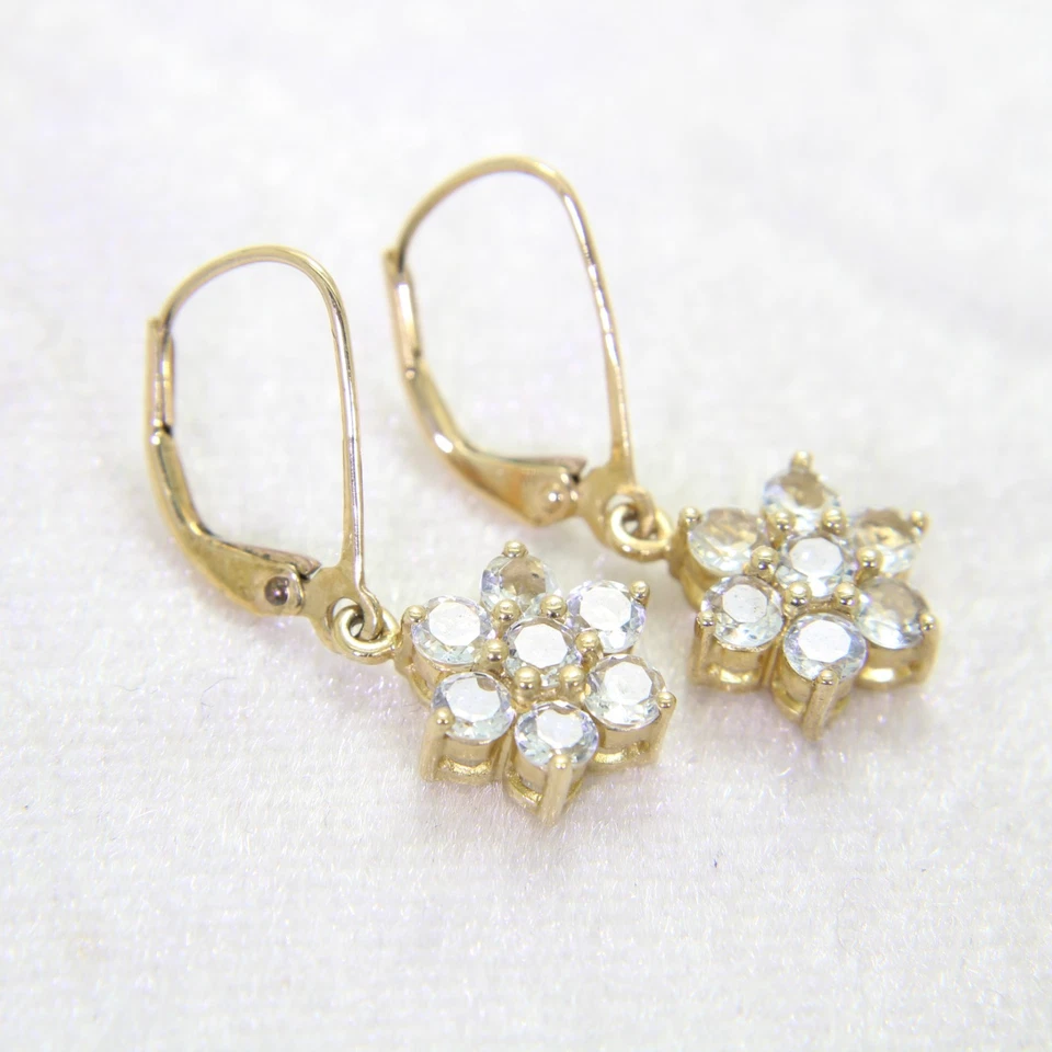 Pendientes cuentagotas con respaldo de palanca de oro amarillo de 9 quilates con racimo de aguamarina Foto 2 de 4