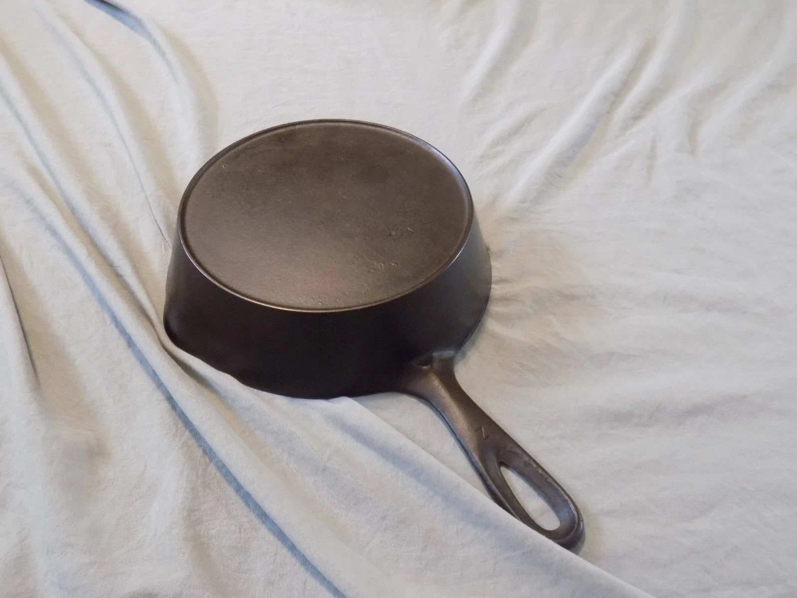 Vintage Unmarked Wagner No. 5 Cast Iron Skillet with Heat Ring Restored
Opens in a new window or tab