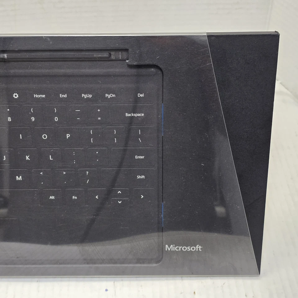 Microsoft Touch Cover Keyboard for Microsoft Surface (Model 1515) - Image 3 of 4