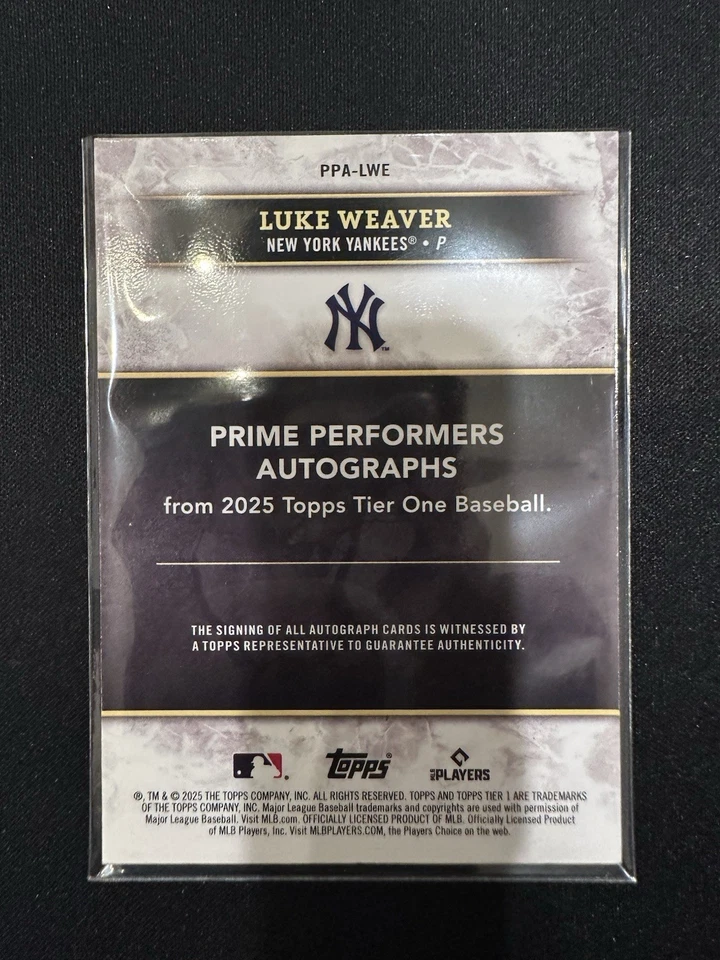 2025 Topps Tier One ~ Luke Weaver Prime Performers с автографом голографическая серебристая /10 #PPA-LWE - Изображение 2 из 4