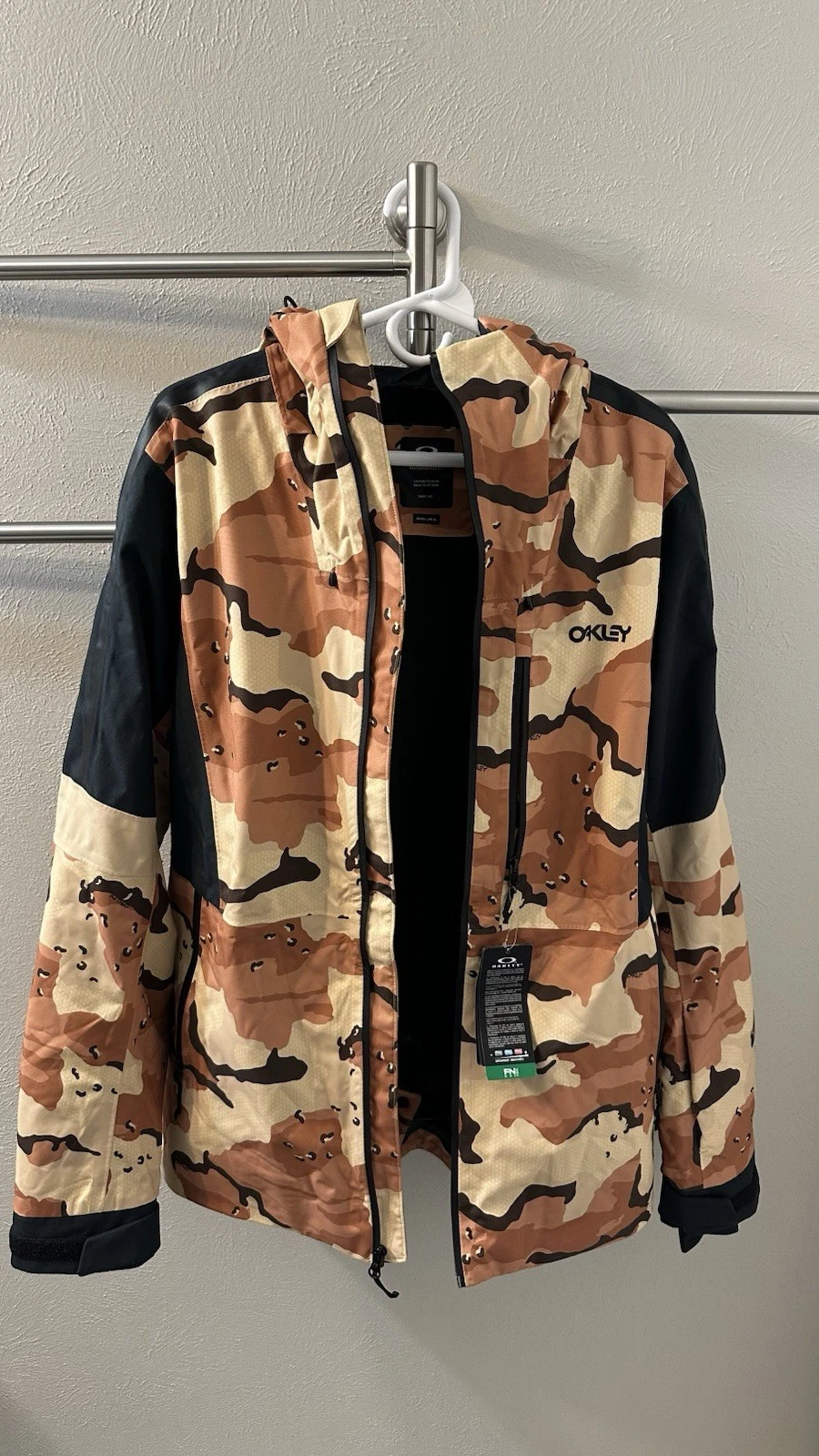 Oakley TC Gunn Shell 2L Jacket Mens Medium Desert Camo Performance Fit Ski Snow