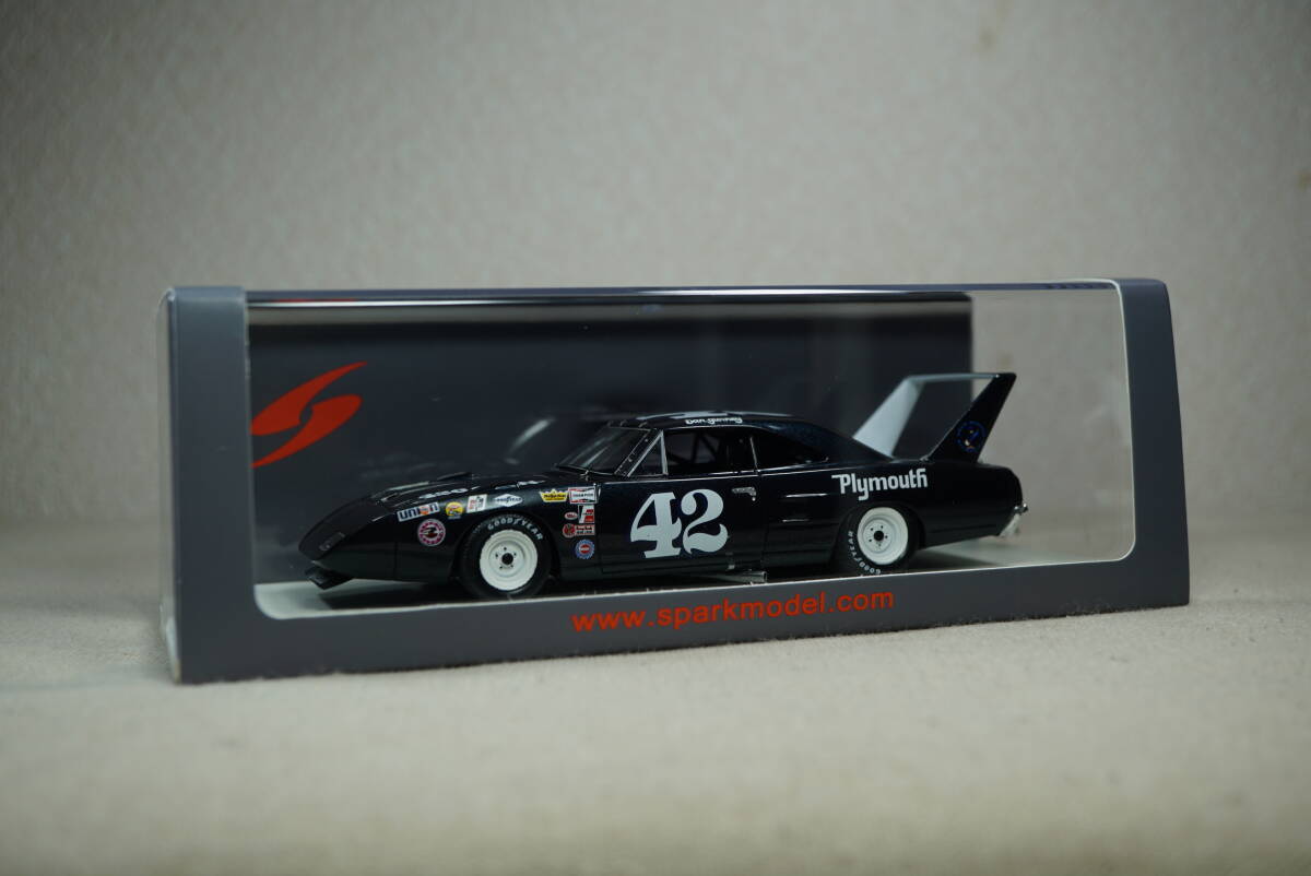 1/43 Nascar Dan Gurney Riverside Spark Plymouth Superbird 42 1/43 Nascar Dan Gurney Riverside Spark Plymouth Superbird 42