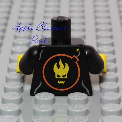 NEW Lego Female Jump-Suit MINIFIG TORSO Black Zipper Sky Diver Wet-Suit w/Skull - Picture 6 of 7