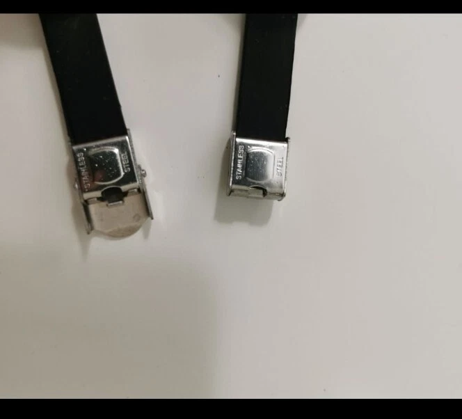 Pulsera deportiva unisex Nike de silicona con cierre de acero inoxidable con caja de metal Foto 4 de 4