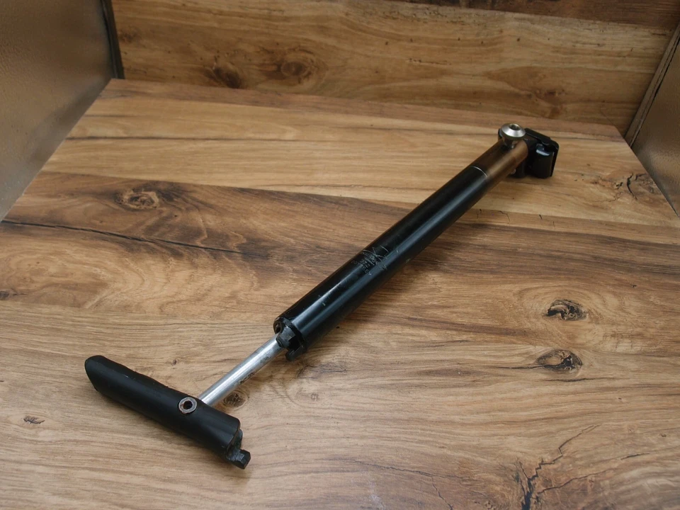 Poste de assento liso de liga de alumínio da década de 1990 com bomba ODYSSEY MTB 27,2 mm - Imagem 2 de 4