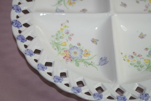 DECORATIVE SERVING PLATTER 12 5/8" SPRING FLOWERS DIVIDED-4  BLUE PINK JAPAN - Imagen 2 de 4