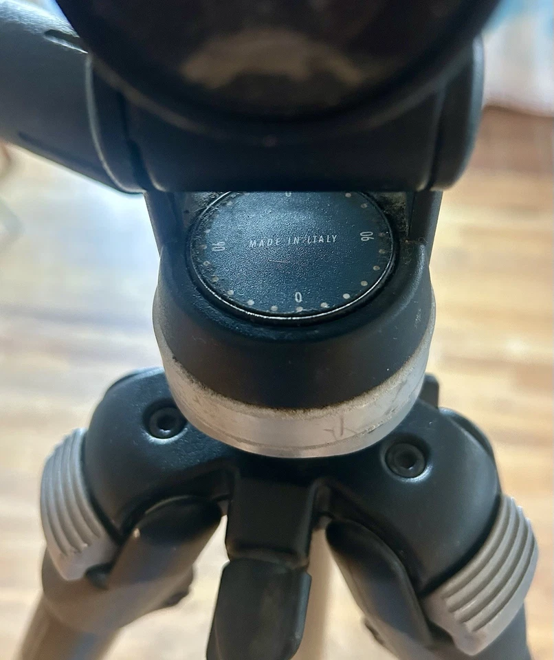 Trípode Manfrotto 3021BN con cabezal de arco 3030 engranado, negro, hecho en Italia. Usado Foto 4 de 4