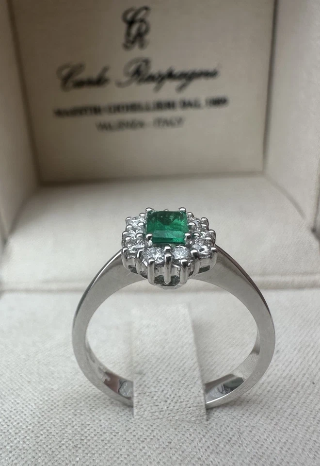 Anillo de Oro Blanco 18kt. Diamantes Naturales Y Esmeralda Natural con Garantia - Imagen 3 de 4
