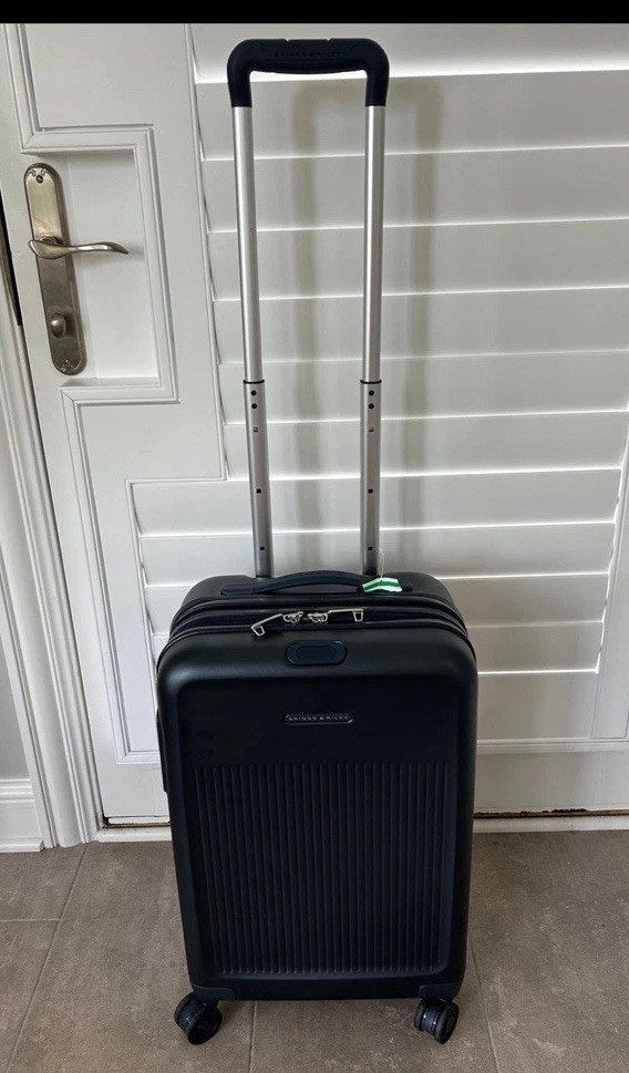 Briggs and Riley Sympatico Global 21" Carry-On Expandable Spinner