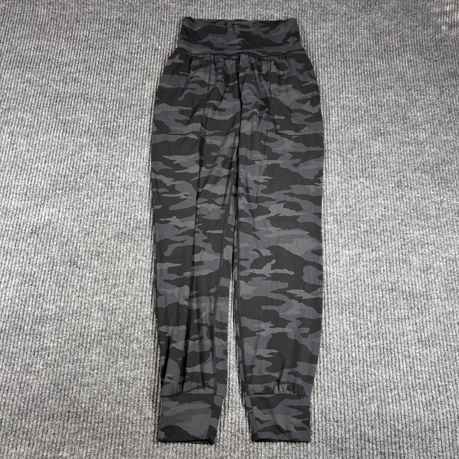 Athleta Leggings Women's XS Salutation Camo Gray Black Camouflage Yoga Pants