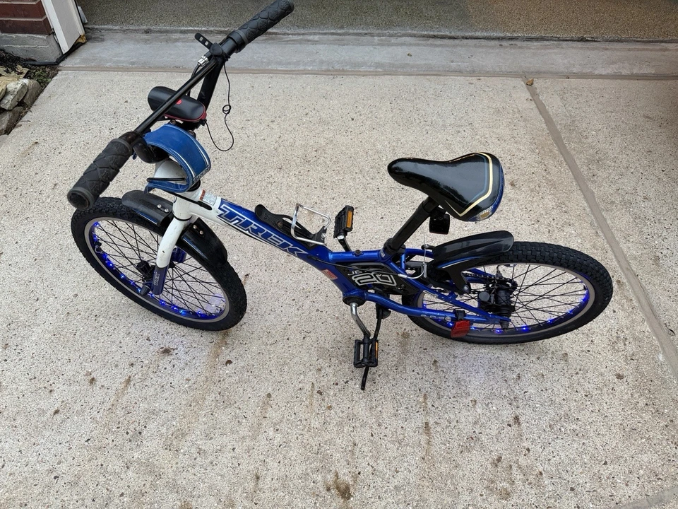 Bicicleta Trek Jet 20 niños azul con luces Foto 2 de 3