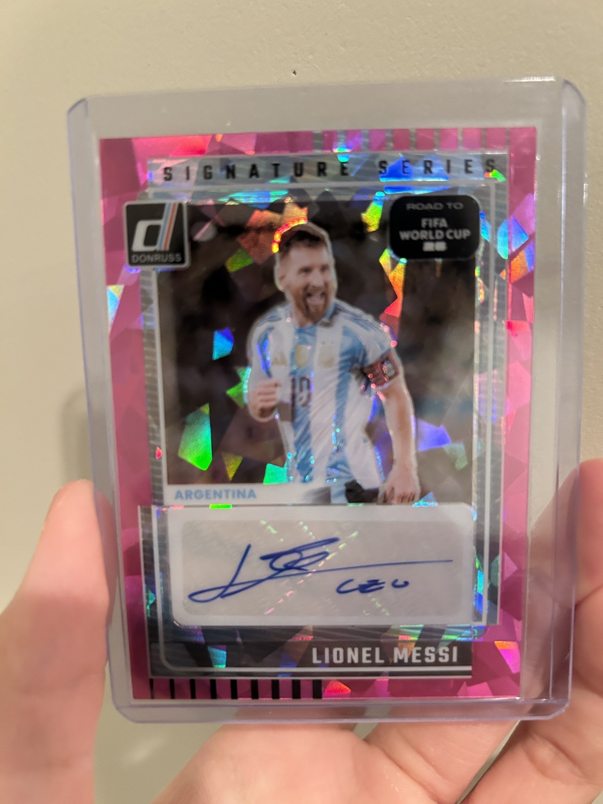 2025-26 Panini Donruss Road to World Cup Signature Series Lionel Messi Pink Auto view 15