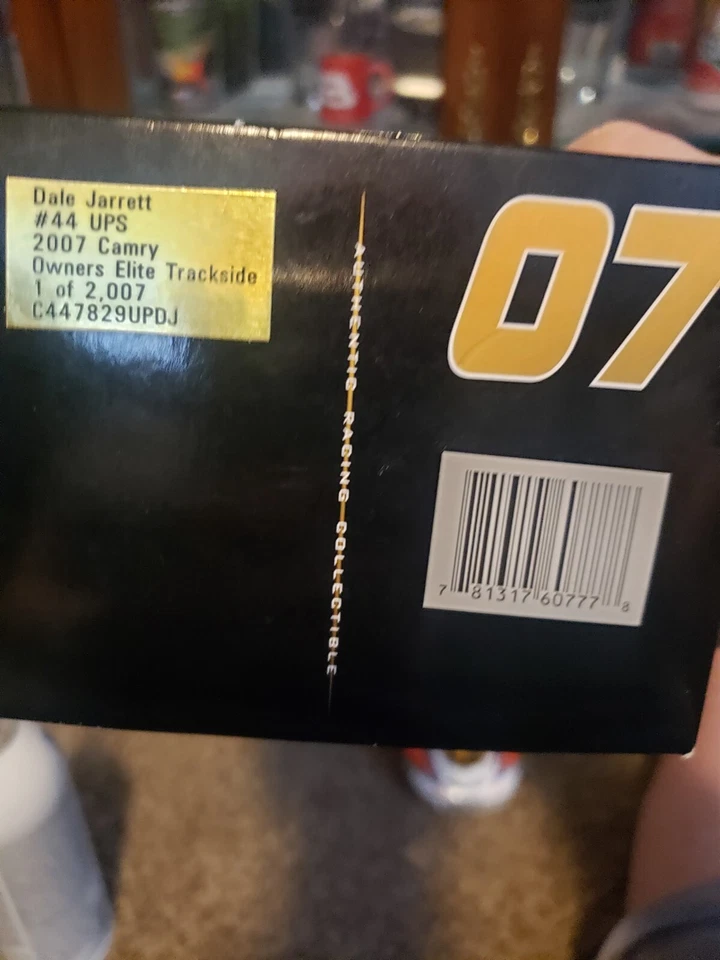 Dale Jarrett UPS 2007 1/24 dueño Elite diecast autografiado Foto 3 de 4