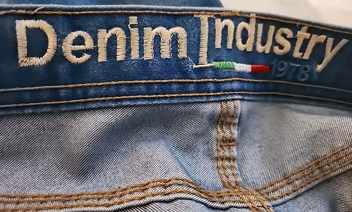 DIESEL DENIM DIVISION JEANS Pants Mens Sz 34 Destroyed Stretch