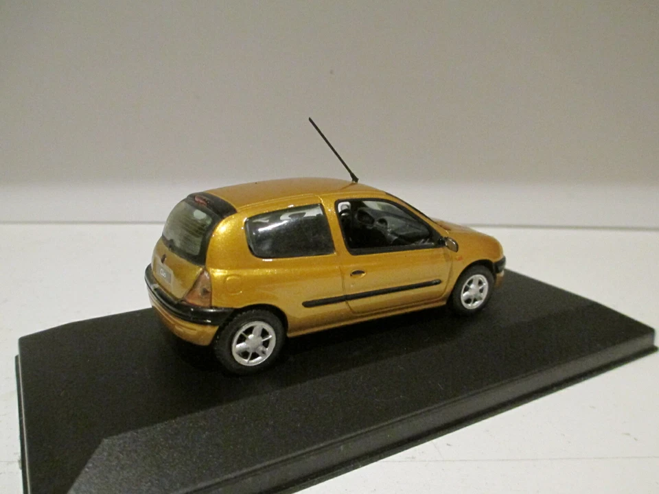 RENAULT CLIO 2 / II Jaune Or Gold 3 Portes Phase 1 de 1998 par VITESSE au 1/43 - Photo 2/4