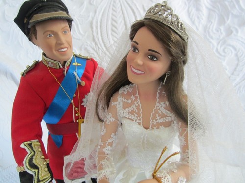 RARE "The Ashton Drake Galleries "ROYAL WEDDING , WILLIAM & CATHERINE, boxed - Picture 6 of 11