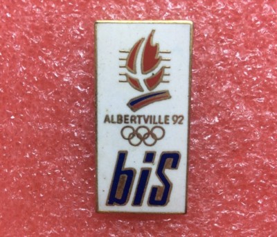 Lot De 2 Pins Sportifs – Jeux Olympiques D’Albertville 92 – Sponsor TMG Nettoyage