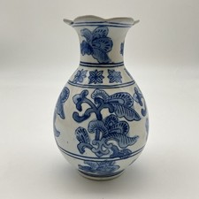 Vintage Chinese Small Blue And White Floral Vines Ruffled Run 17 Cm High Vase