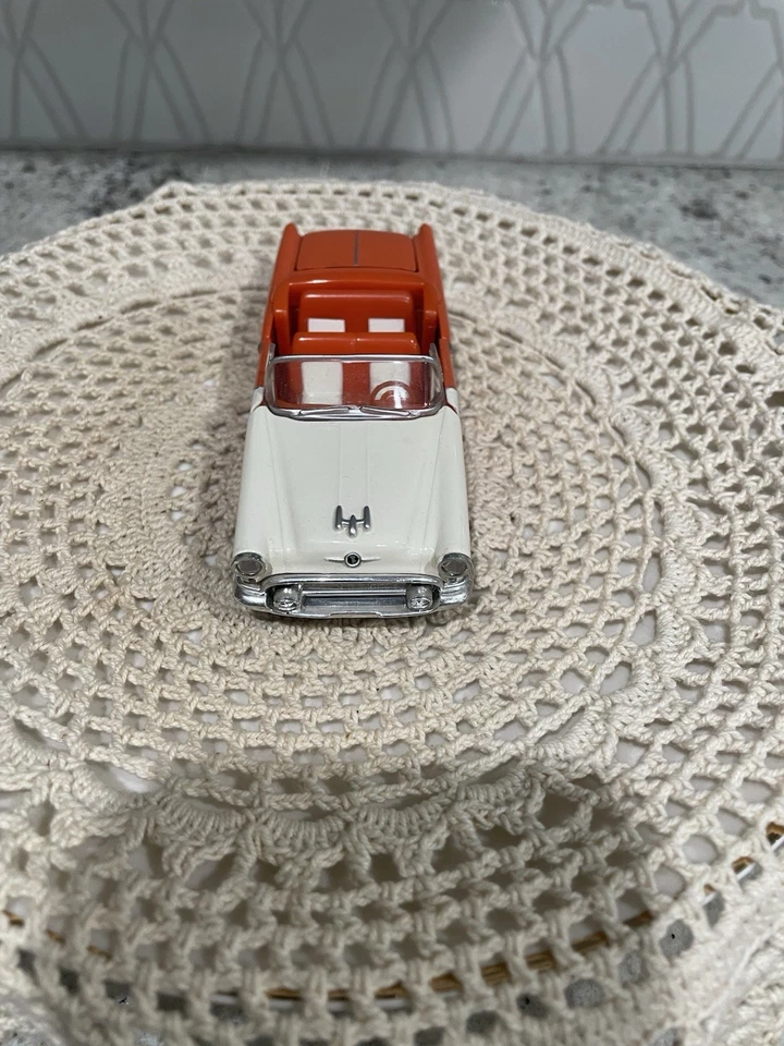 Vintage 1997 Road Champs 1955 Oldsmobile STARFIRE Orange White 5" Diecast Toy - Image 4 of 4