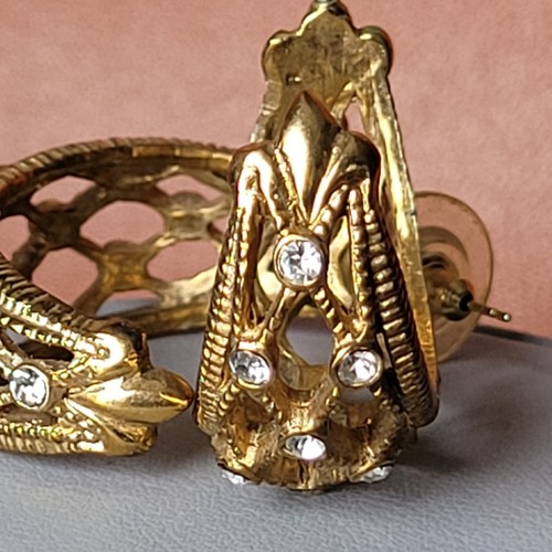 Vintage Butler Gold Plated Openwork Clear Crystal C Hoop 14KG post Earrings - Picture 10 of 24