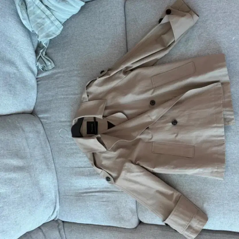 Massimo Dutti Beige Cropped Trench Coat thumbnail 2