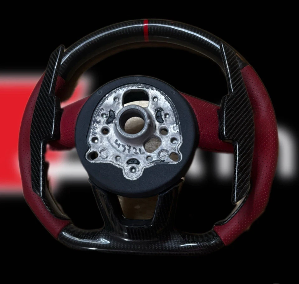 Volante Audi de fibra de carbono personalizado (fondo plano) Foto 2 de 4