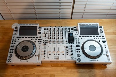 MINT 2x White Pioneer Limited Edition CDJ 3000's and 1x White DJM