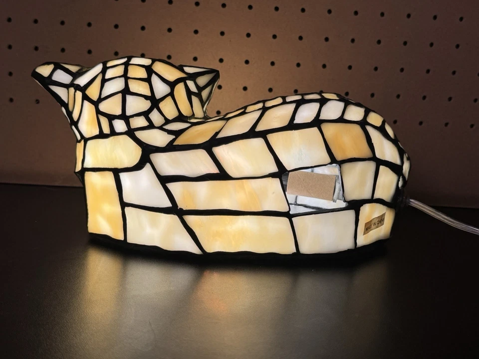 Vintage 1998 Tiffany Style CAT Lamp Stained Glass Decorative Night Light - Image 4 of 4