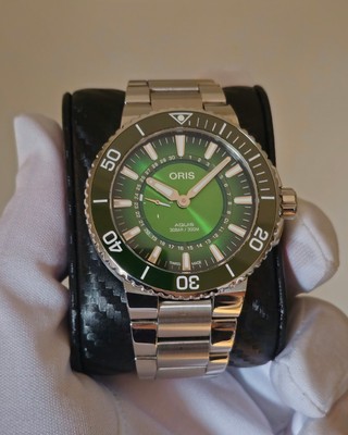 Oris Aquis Hangang Limited Edition - Green dive watch w/ small seconds -SOLD OUT