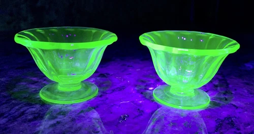 Vntg Uranium Vaseline Dessert Custard Nut Cups Green Child’s Mini 1.5x2.25”