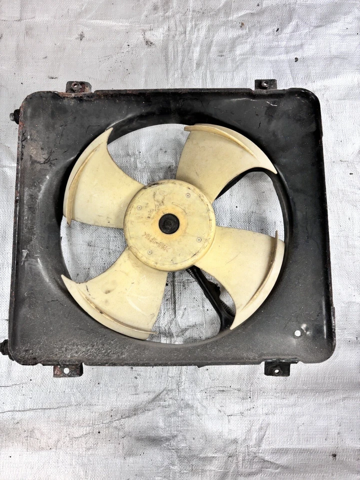 ACURA INTEGRA 1994-2001 CONDENSADOR VENTILADOR DE REFRIGERACIÓN Y CUBIERTA OEM Foto 3 de 3