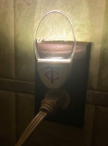 MINNESOTA TWINS MLB LED nite lite luz nocturna ¡Nuevo en caja! DUSK TO DAWN GREENLITE - Imagen 2 de 17
