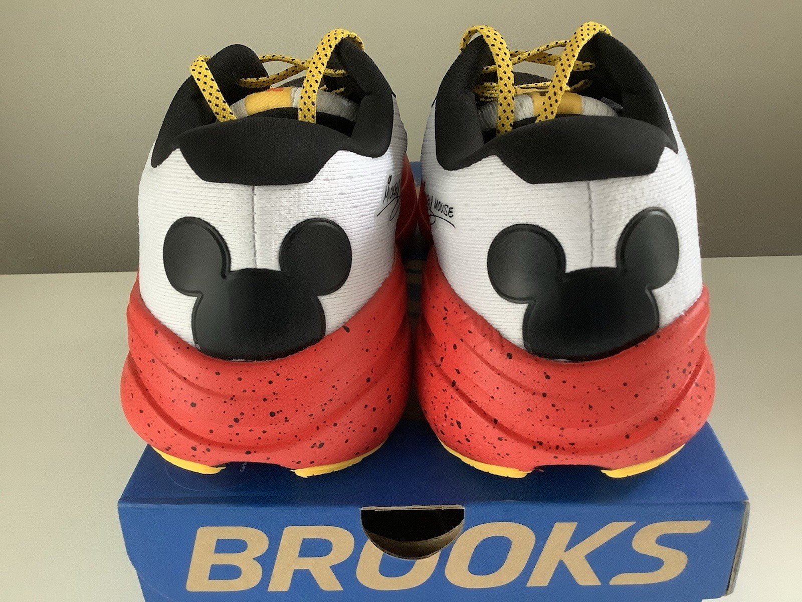 NEW Brooks runDisney Ghost Max 2 Mickey Mouse Women’s Running Shoes - Sz 9.5 image 4