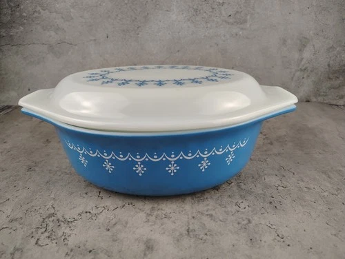 Vintage Pyrex 043 Snowflake Garland Turquoise 1.5 Qt Casserole Dish w/ Lid