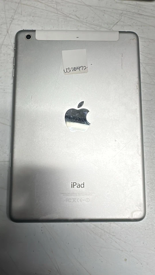 Tablet Apple iPad Mini 2 16 GB plateada encendida solo para piezas no incluida Foto 2 de 2