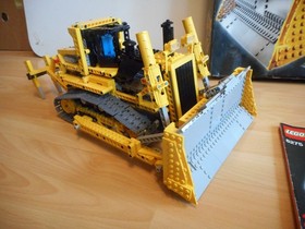 LEGO Technic Power Functions Bulldozer with Box (Lego No: 8275)