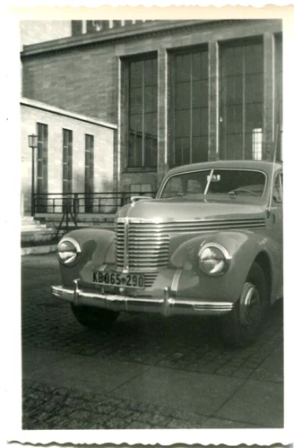 Genuine Photo car Opel Captain, before the fair in Berlin 1930s