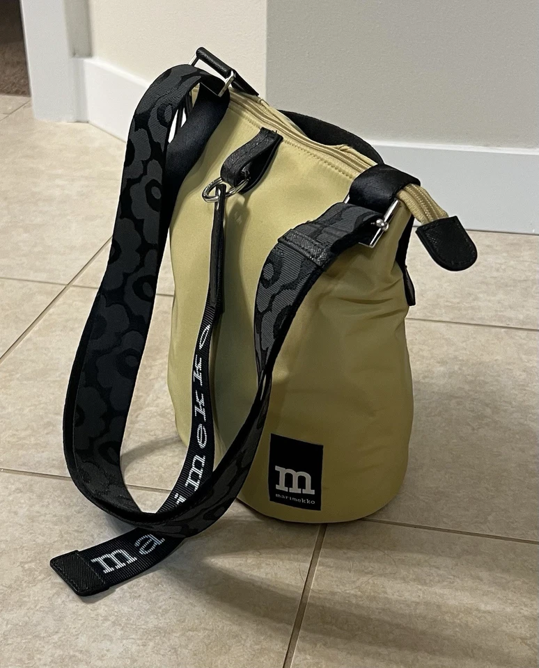 *NUEVO CON ETIQUETAS* Bolso de hombro Marimekko "CARRY ALL SOLID" Foto 2 de 4