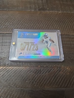 2025 Topps Signature Class #FC-20 Jahmyr Gibbs First Class SSP Case Hit