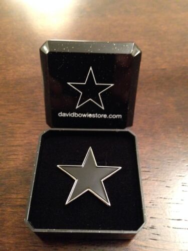 David Bowie &#034;Blackstar&#034; Original Tribute Pin Badge in Gift Box + FREE GIFT