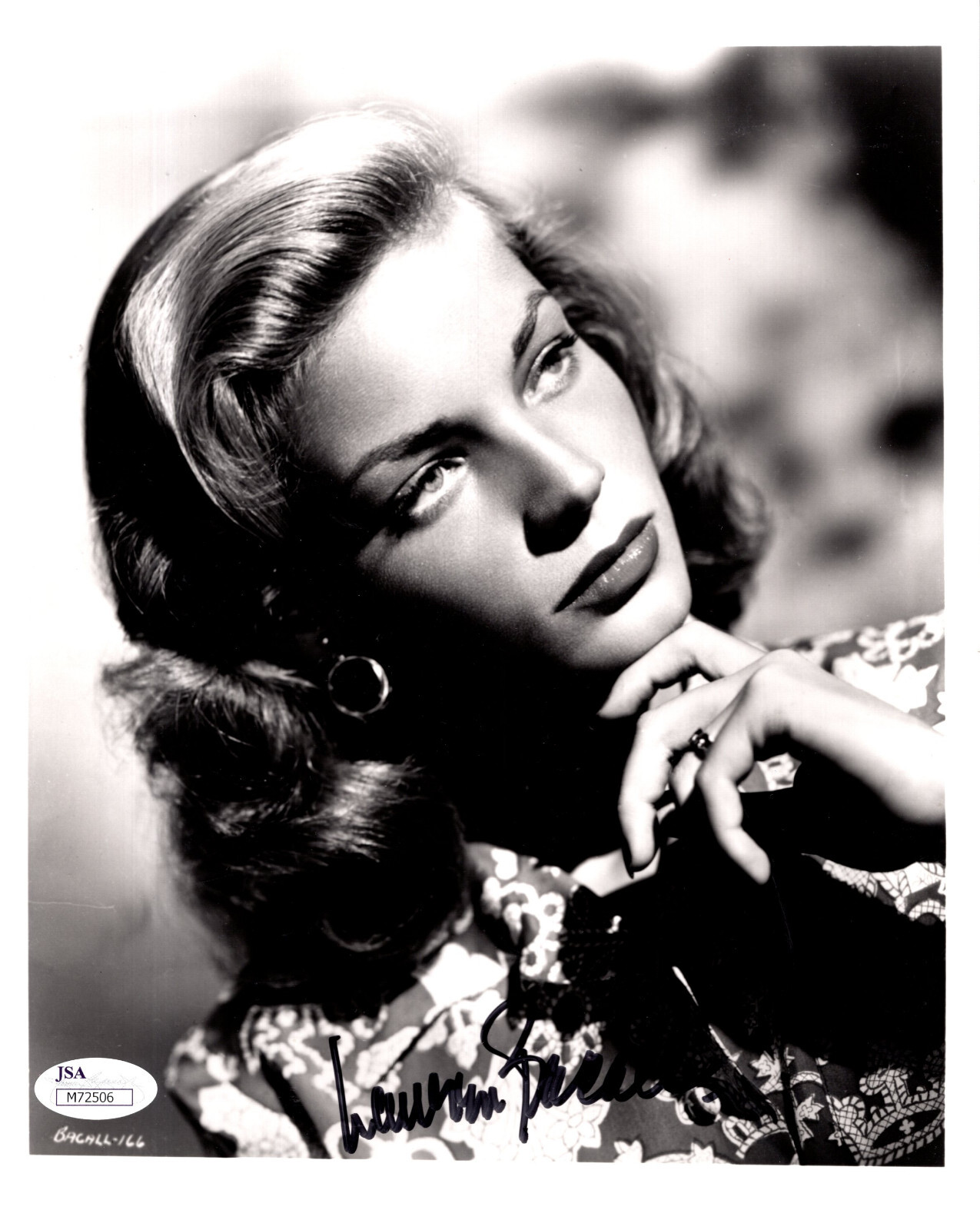 LAUREN BACALL HAND SIGNED 8x10 PHOTO STUNNING POSE SIMPLY GORGEOUS JSA ...